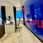 Super Forum 2 Metro Fast Wifi Netflix, Hbo, Appletv *
