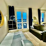 Super Forum 2 Metro Fast Wifi Netflix, Hbo, Appletv Apartman
