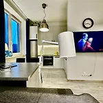 Super Forum 2 Metro Fast Wifi Netflix, Hbo, Appletv Apartman