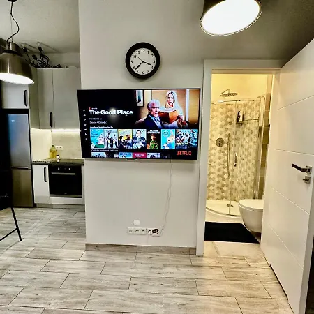 Super Forum 2 Metro Fast Wifi Netflix, Hbo, Appletv * 바르샤바