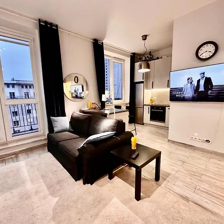 Super Forum 2 Metro Fast Wifi Netflix, Hbo, Appletv Varsóvia