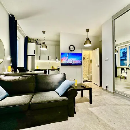 Super Forum 2 Metro Fast Wifi Netflix, Hbo, Appletv Warszawa