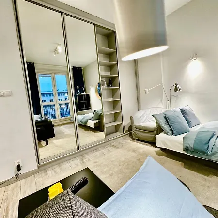 Super Forum 2 Metro Fast Wifi Netflix, Hbo, Appletv * Varsóvia