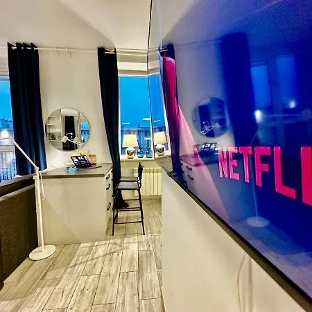 Super Forum 2 Metro Fast Wifi Netflix, Hbo, Appletv *