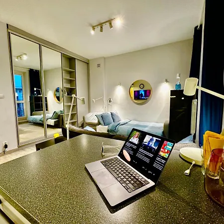 Super Forum 2 Metro Fast Wifi Netflix, Hbo, Appletv *