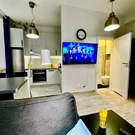 Super Forum 2 Metro Fast Wifi Netflix, Hbo, Appletv * Warszawa