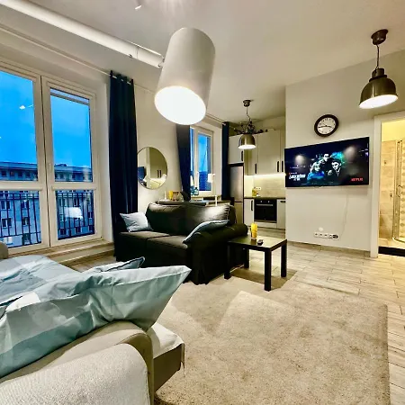 Super Forum 2 Metro Fast Wifi Netflix, Hbo, Appletv * Warszawa