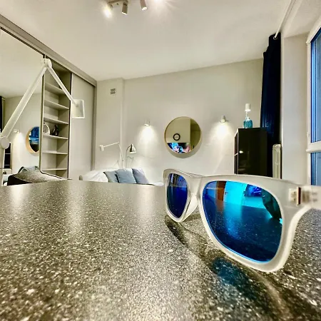 Super Forum 2 Metro Fast Wifi Netflix, Hbo, Appletv