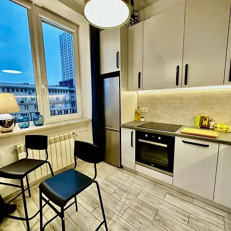 Super Forum 2 Metro Fast Wifi Netflix, Hbo, Appletv *