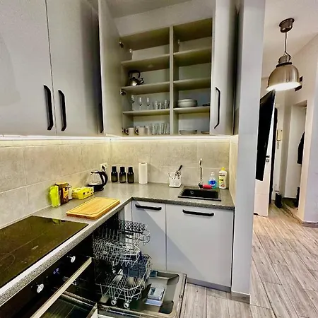 Super Forum 2 Metro Fast Wifi Netflix, Hbo, Appletv *