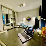 Super Forum 2 Metro Fast Wifi Netflix, Hbo, Appletv *