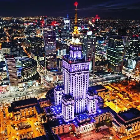 Super Forum 2 Metro Fast Wifi Netflix, Hbo, Appletv Warsaw