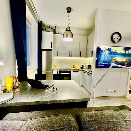 Apartment Super Forum 2 Metro Fast Wifi Netflix, Hbo, Appletv Warsaw