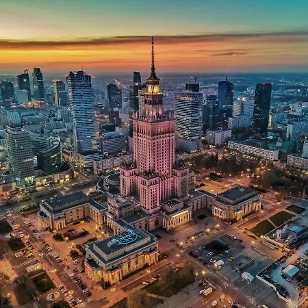 Super Forum 2 Metro Fast Wifi Netflix, Hbo, Appletv Apartment Warsaw